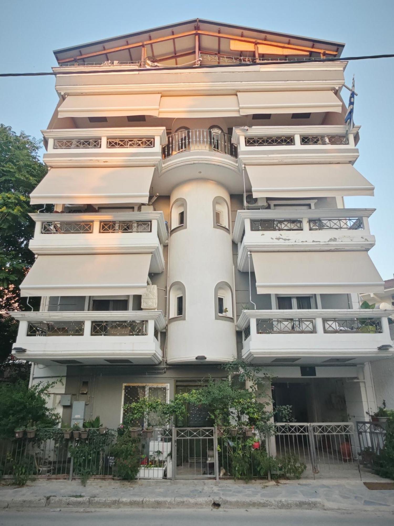 Comfy Dots Apartment Larissa Ngoại thất bức ảnh